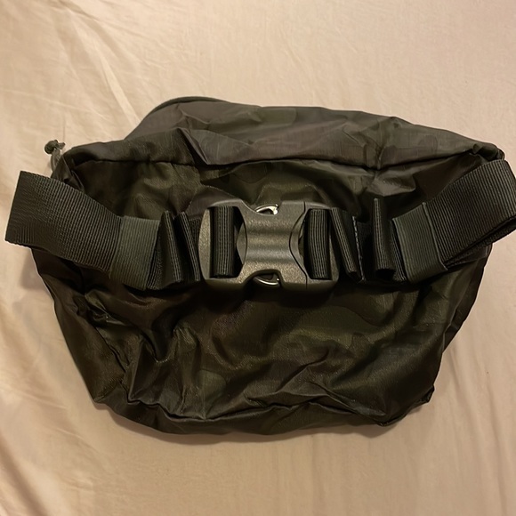 NWT Fanny Pack Bag - Picture 9 of 9